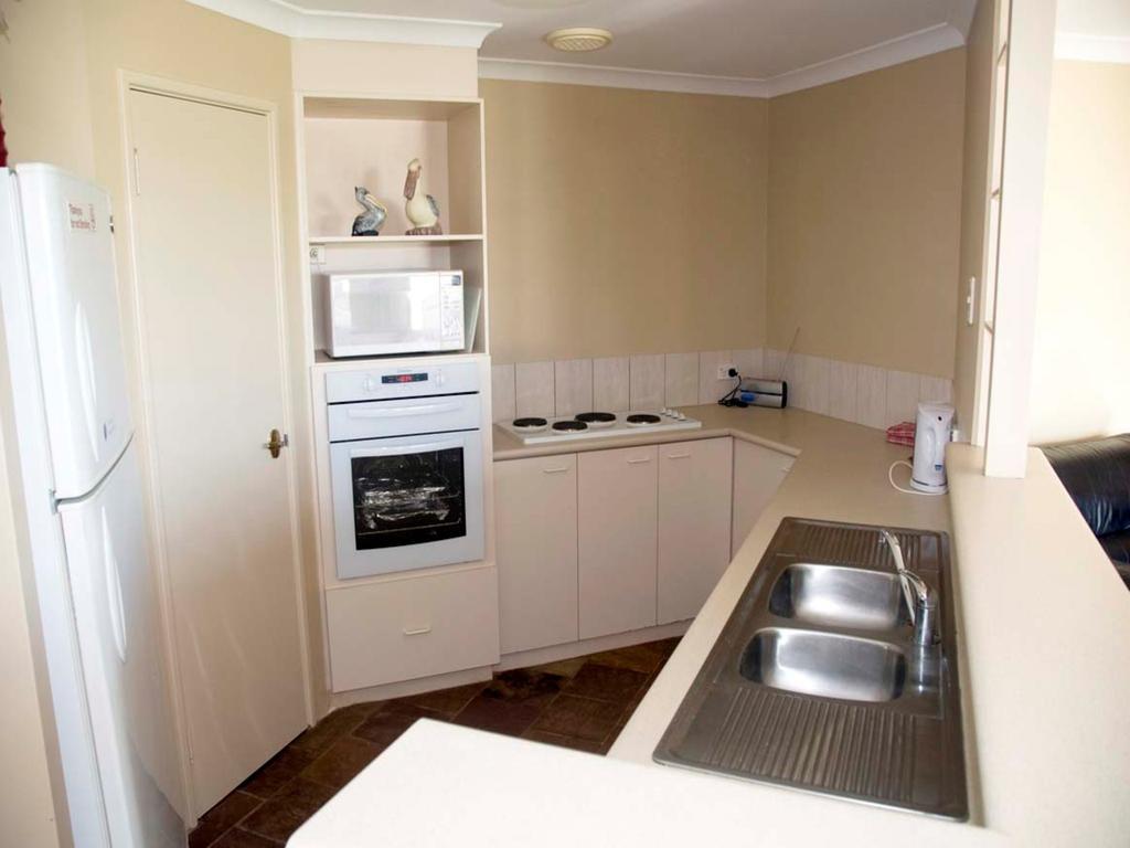 Pelican Shore Oceanfront Villa 6 Kalbarri Zimmer foto