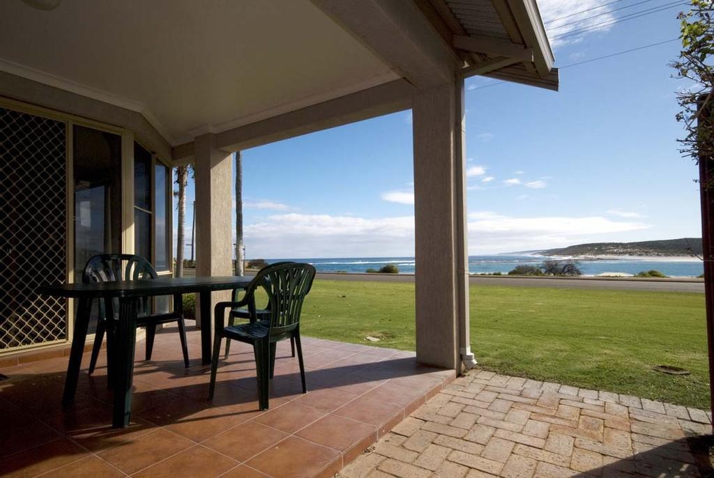 Pelican Shore Oceanfront Villa 6 Kalbarri Zimmer foto